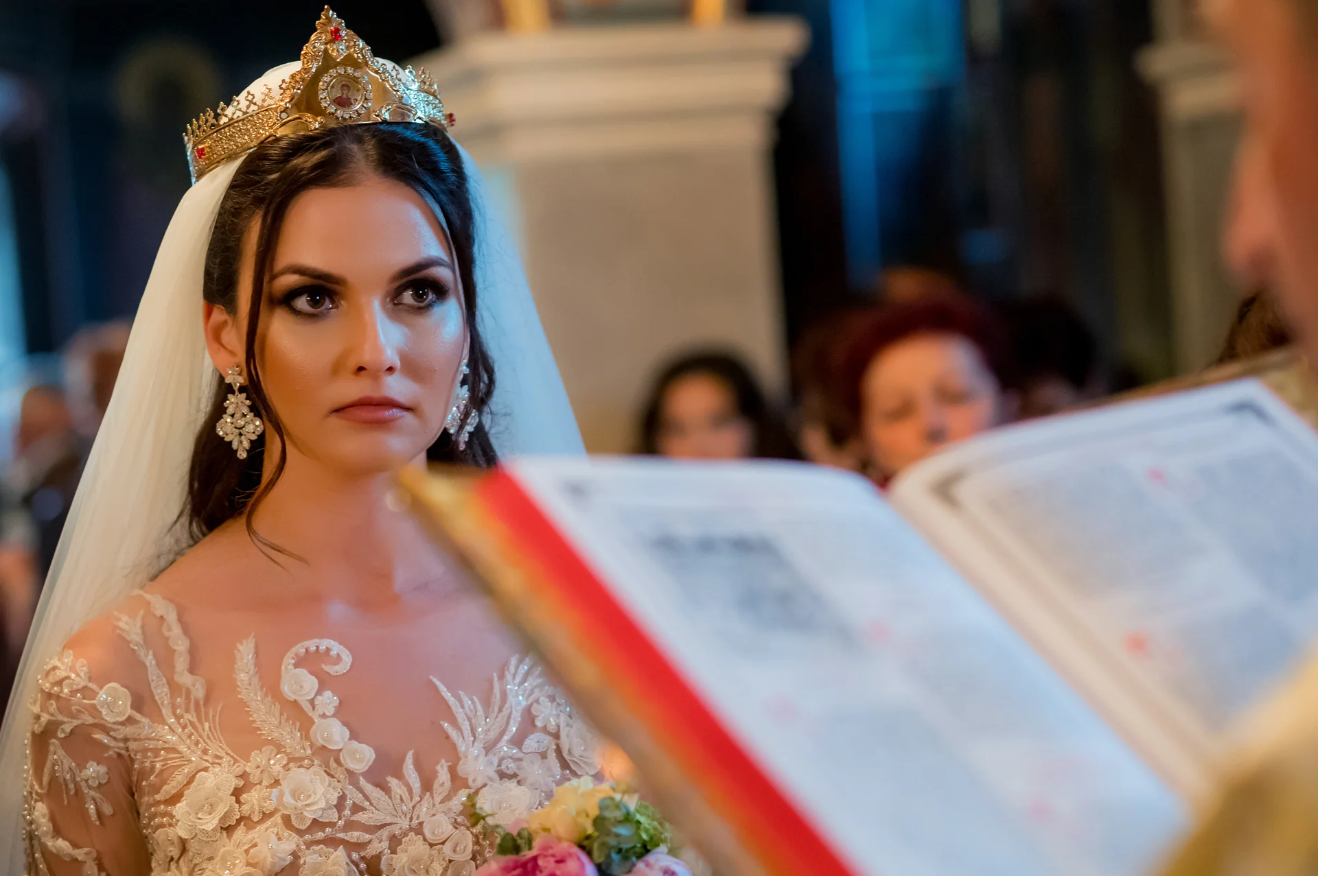 Ramona & Tudor — nunta grand hotel napoca cluj mireasa intrare biserica culoar tata — fotograf nuntă
