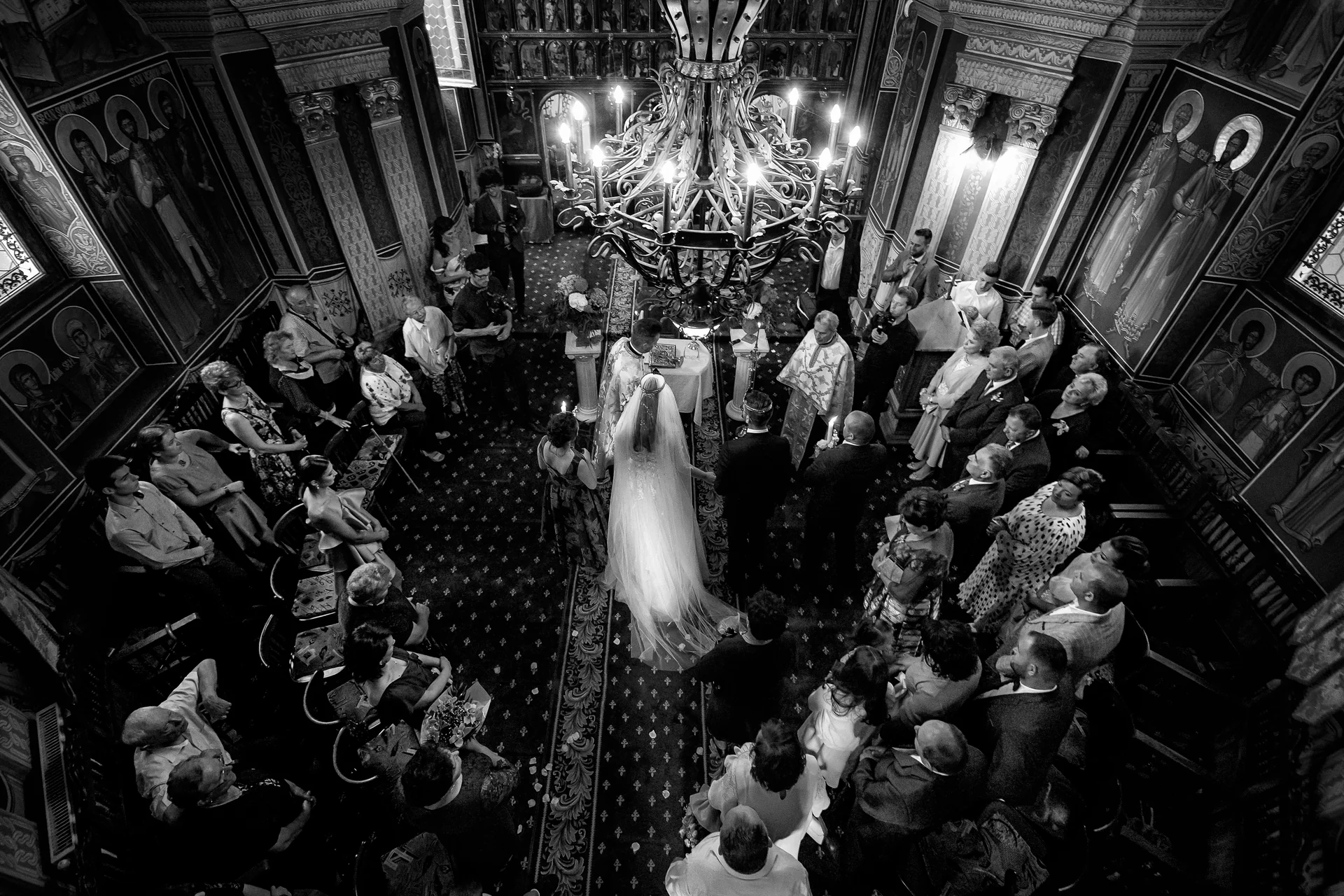 Ramona & Tudor — nunta grand hotel napoca cluj mireasa coroana aurie ceremonie bw editorial intens — fotograf nuntă
