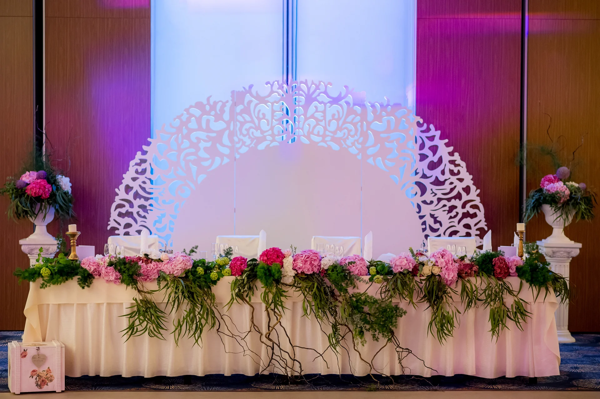 Ramona & Tudor — nunta grand hotel napoca cluj miri reflexie sarut intim editorial — fotograf nuntă