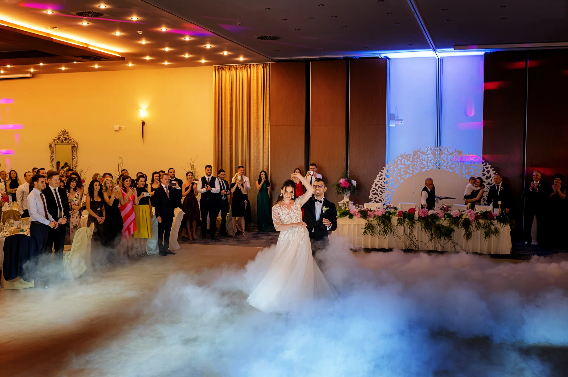 Ramona & Tudor — nunta grand hotel napoca cluj miri cluj centru lumina oblica portret — fotograf nuntă