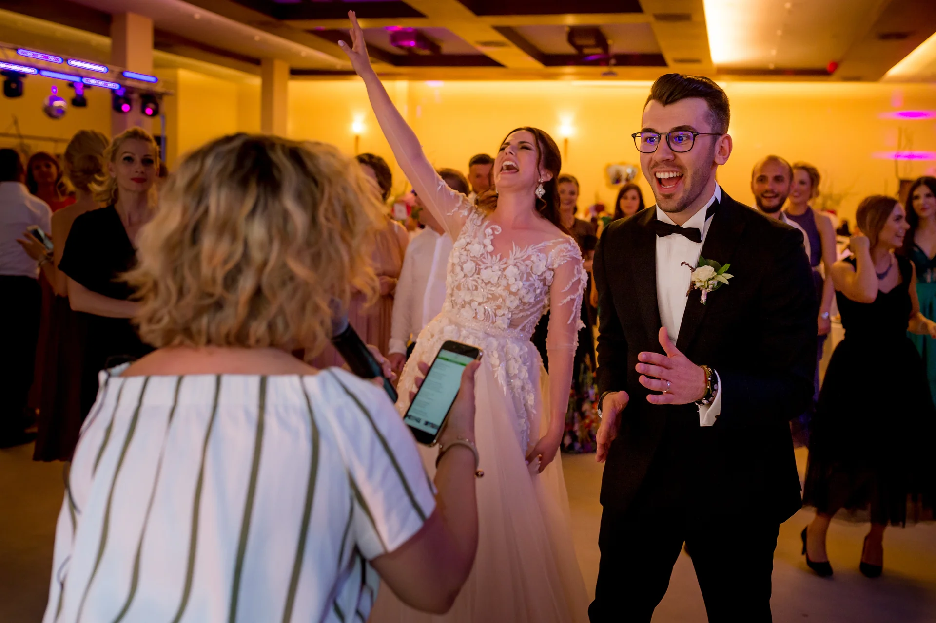 Ramona & Tudor — nunta grand hotel napoca cluj discursuri prieteni emotie candid imbratisare — fotograf nuntă
