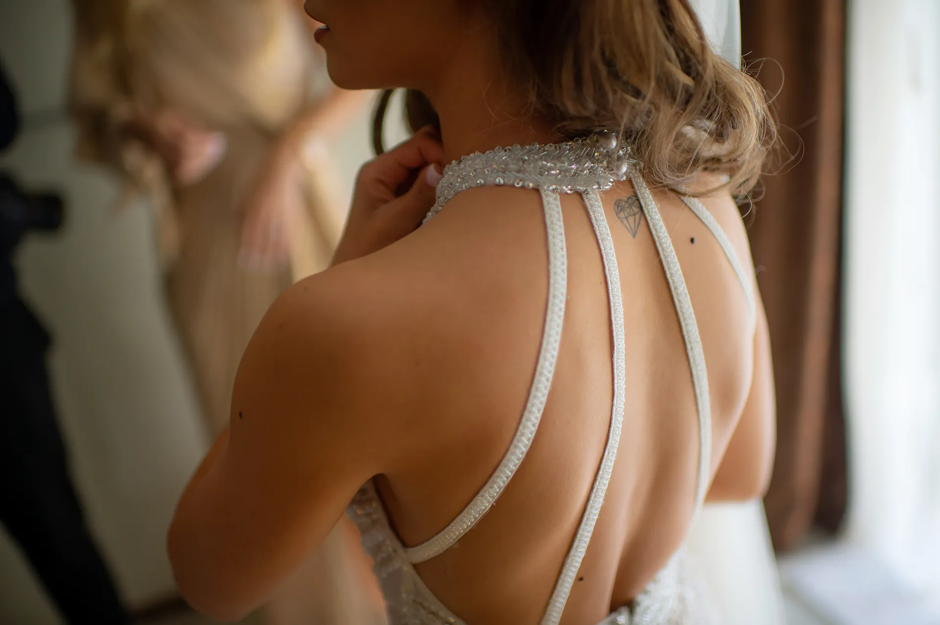 Rebeca & Razvan — nunta esedra satu mare detaliu rochie spate cristale — fotograf nuntă
