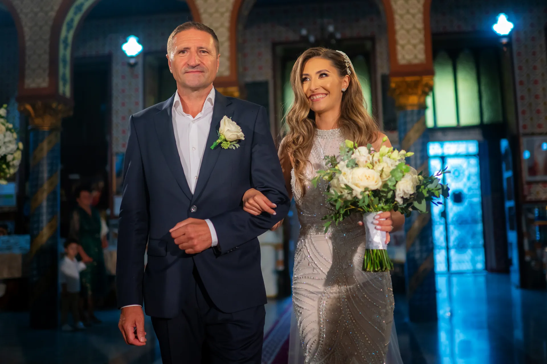 Rebeca & Razvan — nunta esedra satu mare mireasa tatal culoar catedrala — fotograf nuntă
