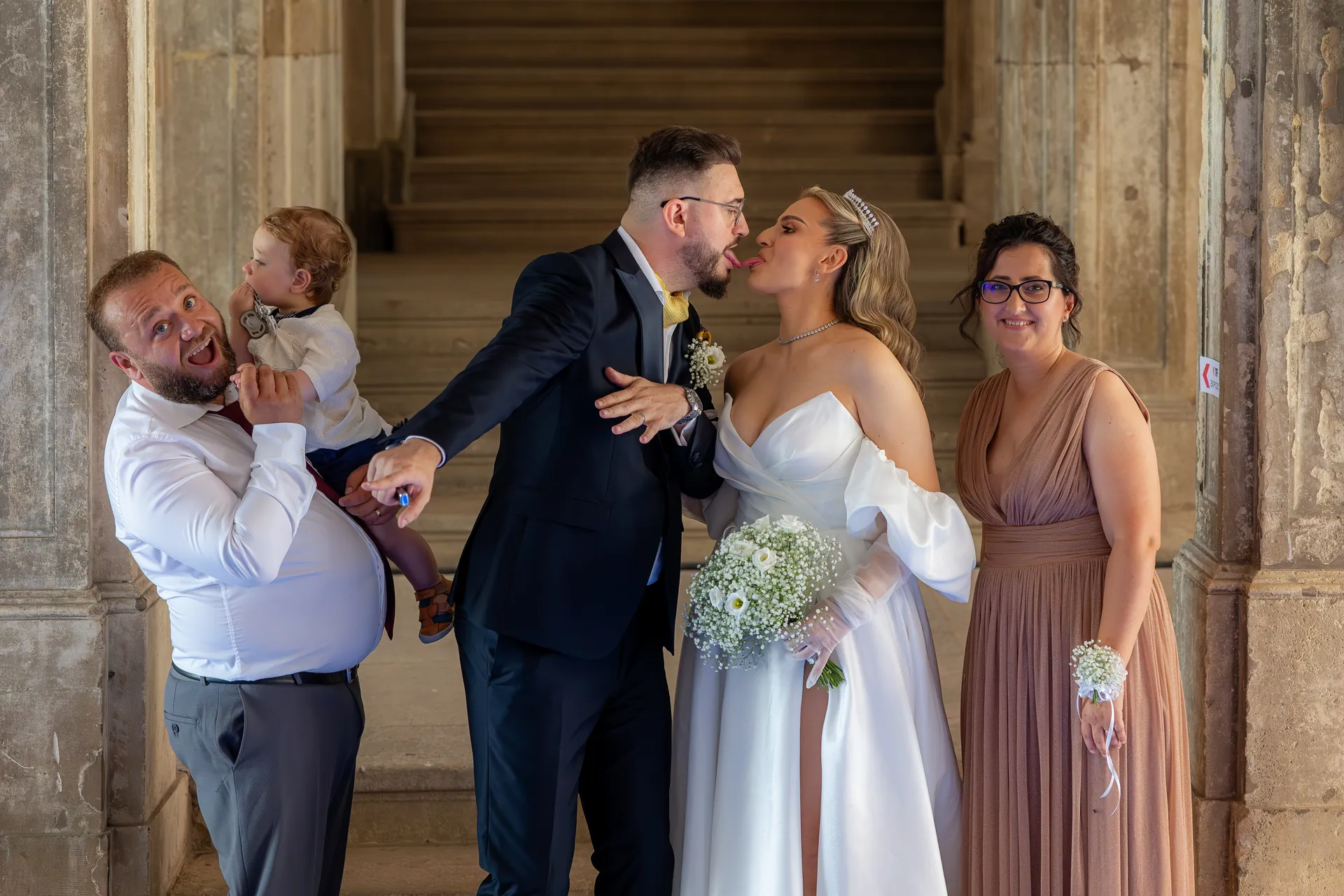 Roxana & Radu — nunta clujana festa cluj cuplu sarut familie copil — fotograf nuntă