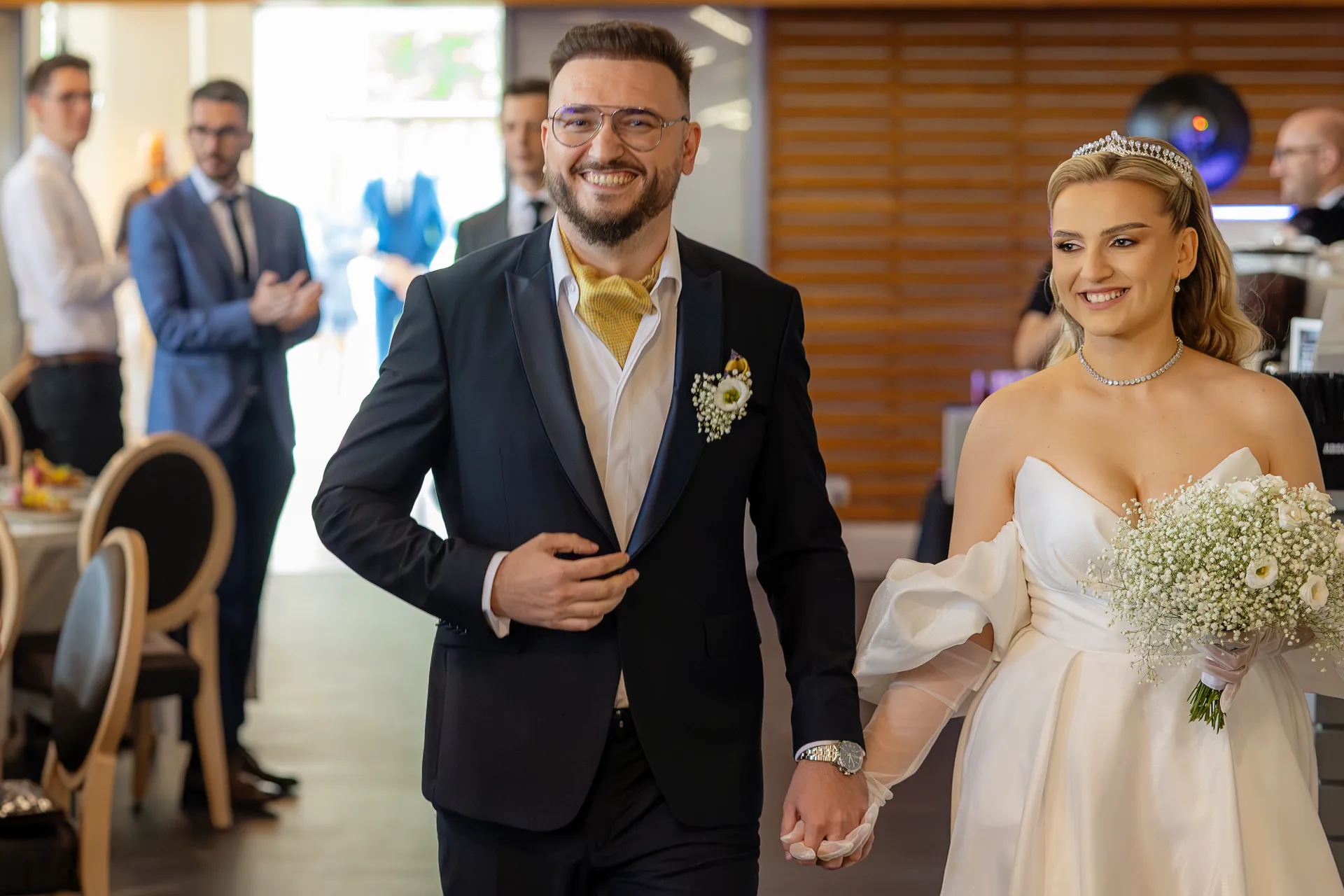 Roxana & Radu — nunta clujana festa cluj cuplu intrare restaurant bucurie — fotograf nuntă