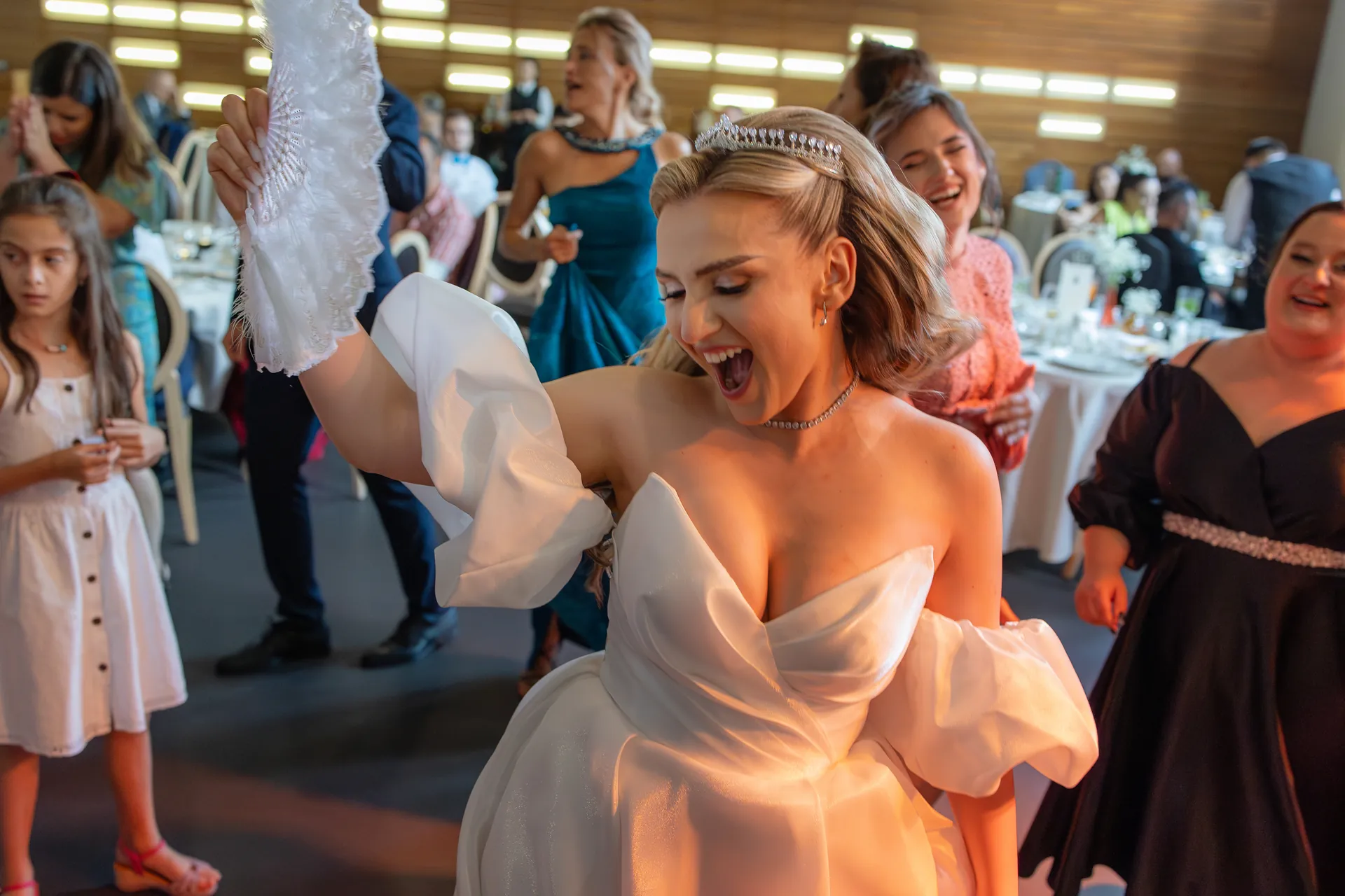 Roxana & Radu — nunta clujana festa cluj mireasa evantai dans bucurie — fotograf nuntă
