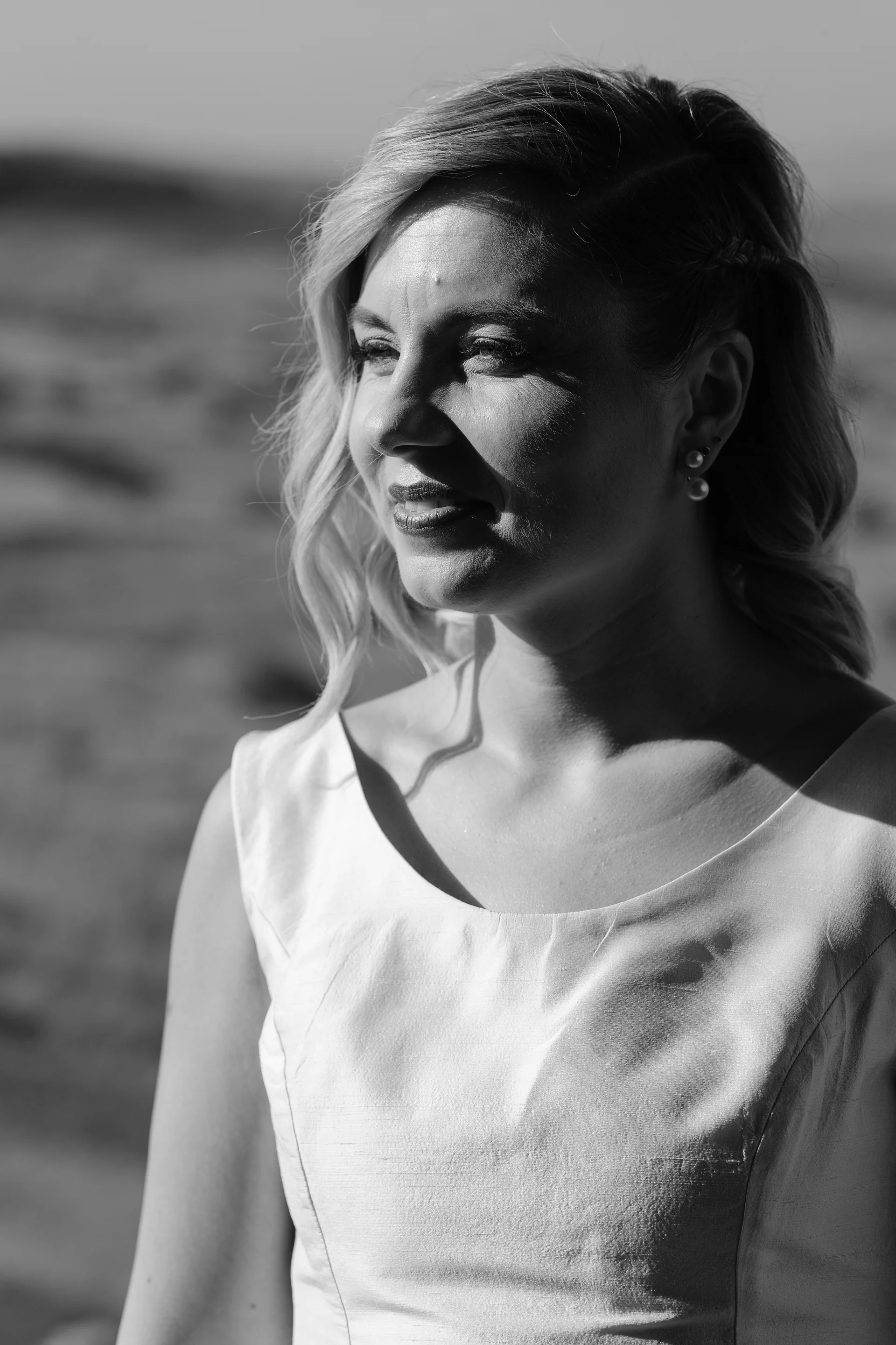 Sabina & Nicu — nunta the barn gheorgheni cluj mireasa voal detaliu intim oglinda — fotograf nuntă