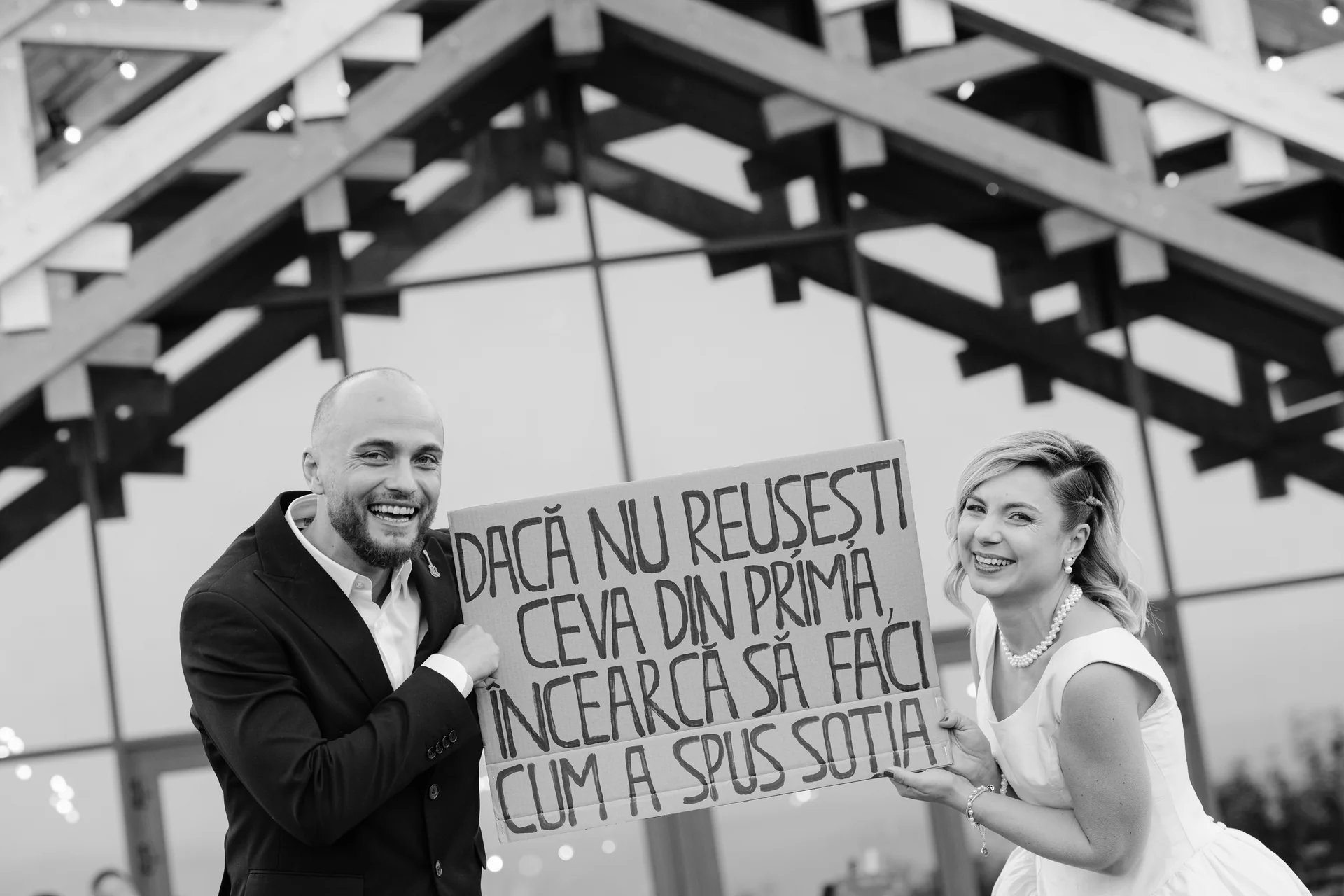 Sabina & Nicu — nunta the barn gheorgheni cluj miri intrare the barn sala aplauze — fotograf nuntă