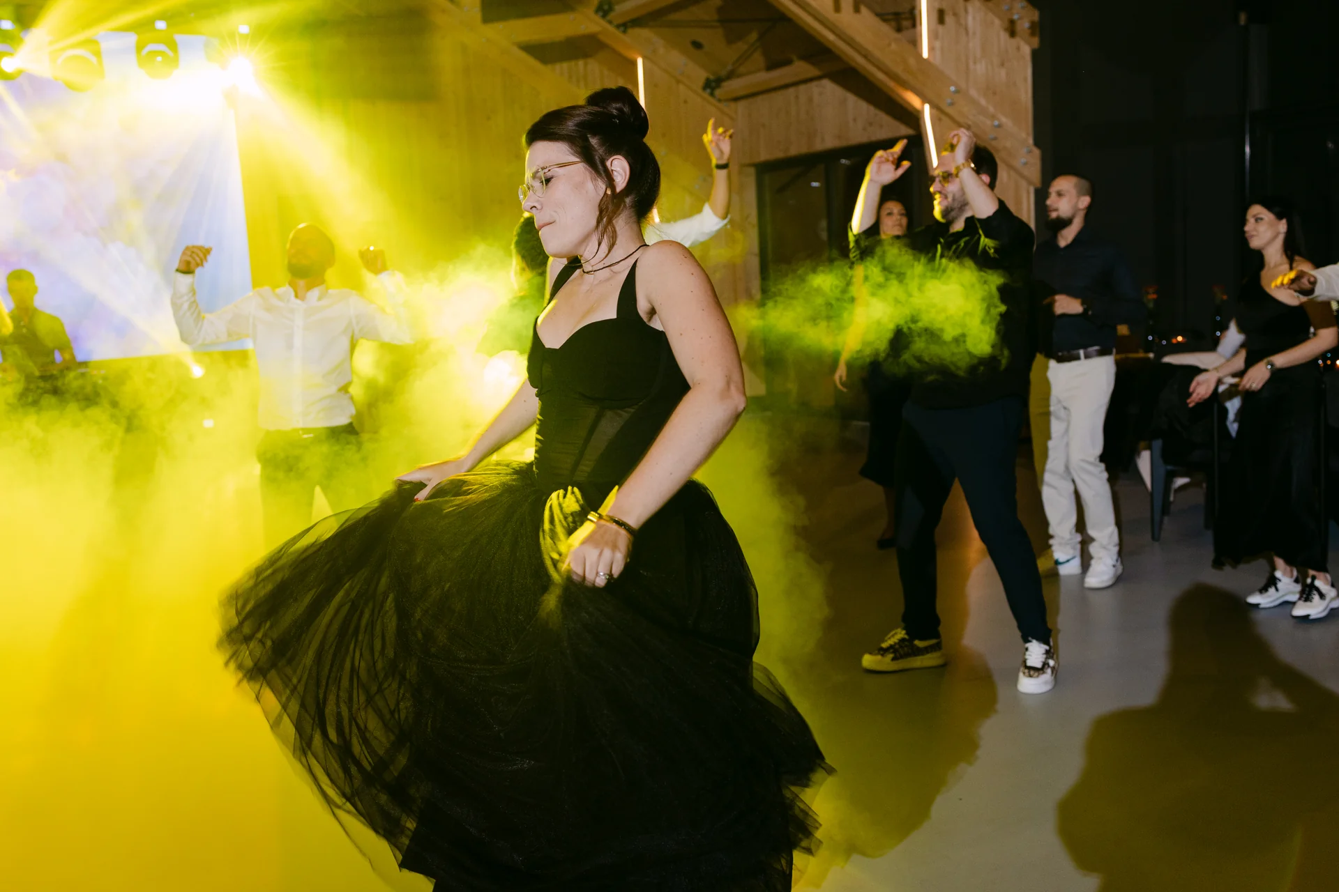 Sabina & Nicu — nunta the barn gheorgheni cluj detaliu tort flori eleganta the barn — fotograf nuntă