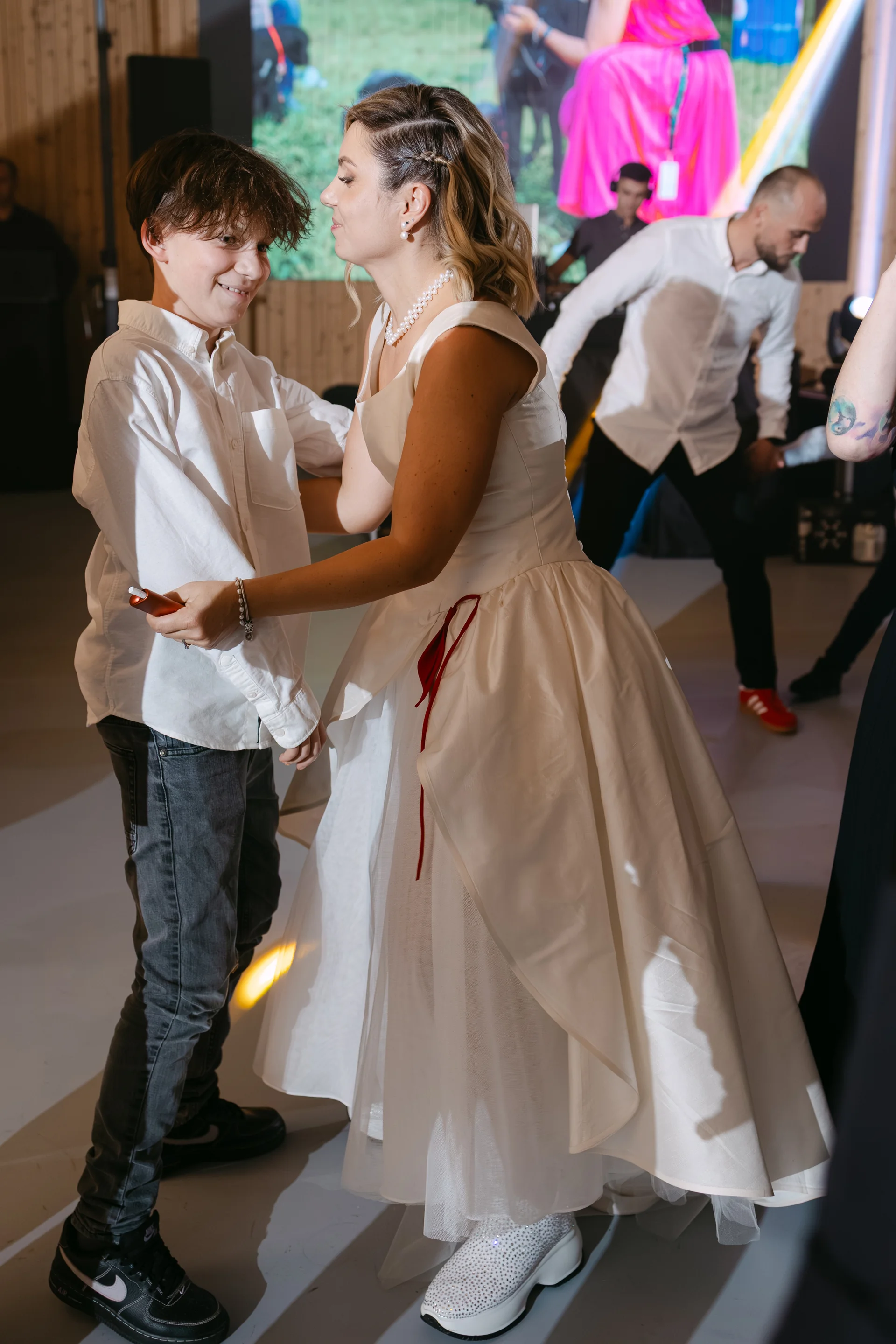 Sabina & Nicu — nunta the barn gheorgheni cluj primul dans miri lumini the barn atmosfera — fotograf nuntă