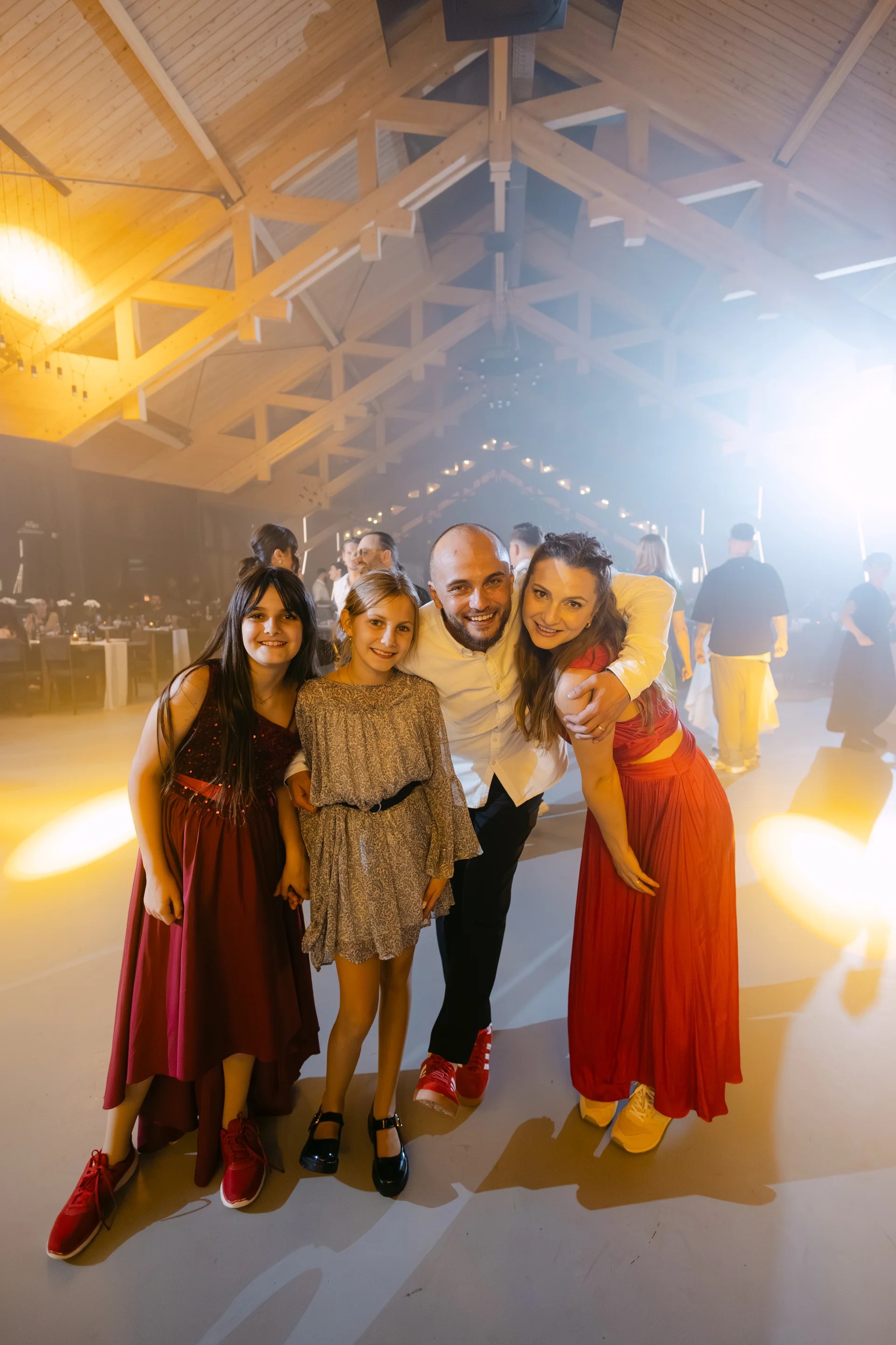 Sabina & Nicu — nunta the barn gheorgheni cluj invitati petrecere energie dans candid — fotograf nuntă