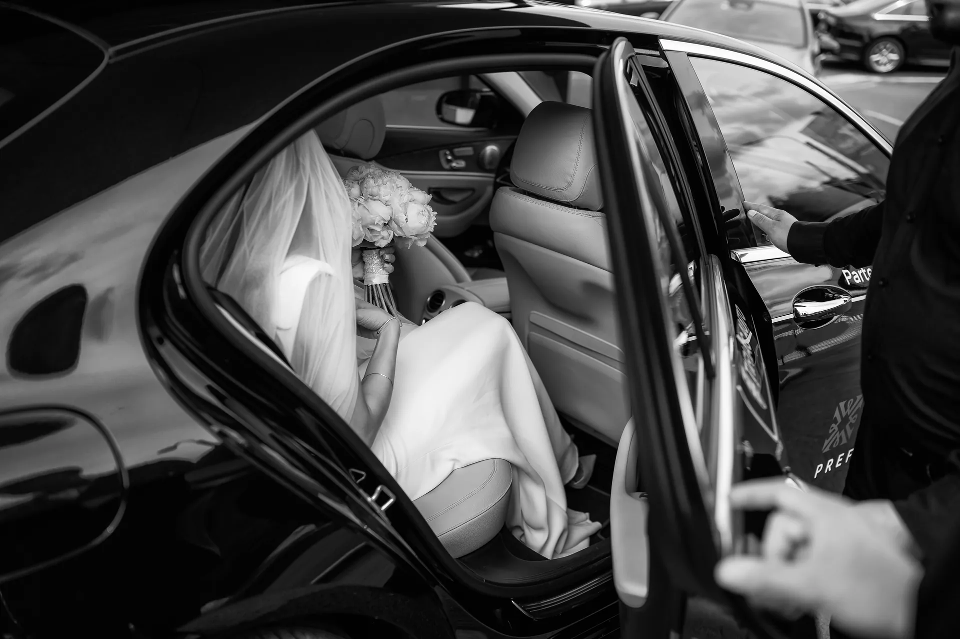 Sorina & Gicu — nunta brasov mireasa masina buchet voal cinema — fotograf nuntă