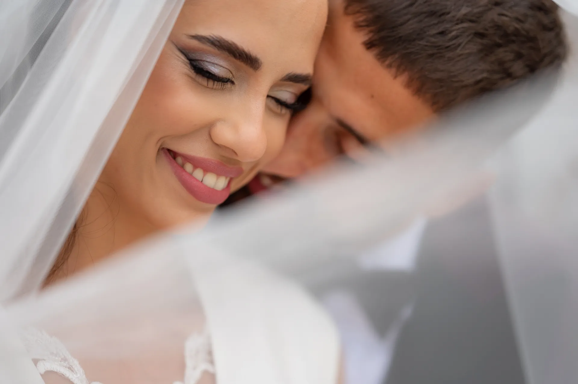 Sorina & Gicu — nunta brasov miri voal sarut intim portret — fotograf nuntă