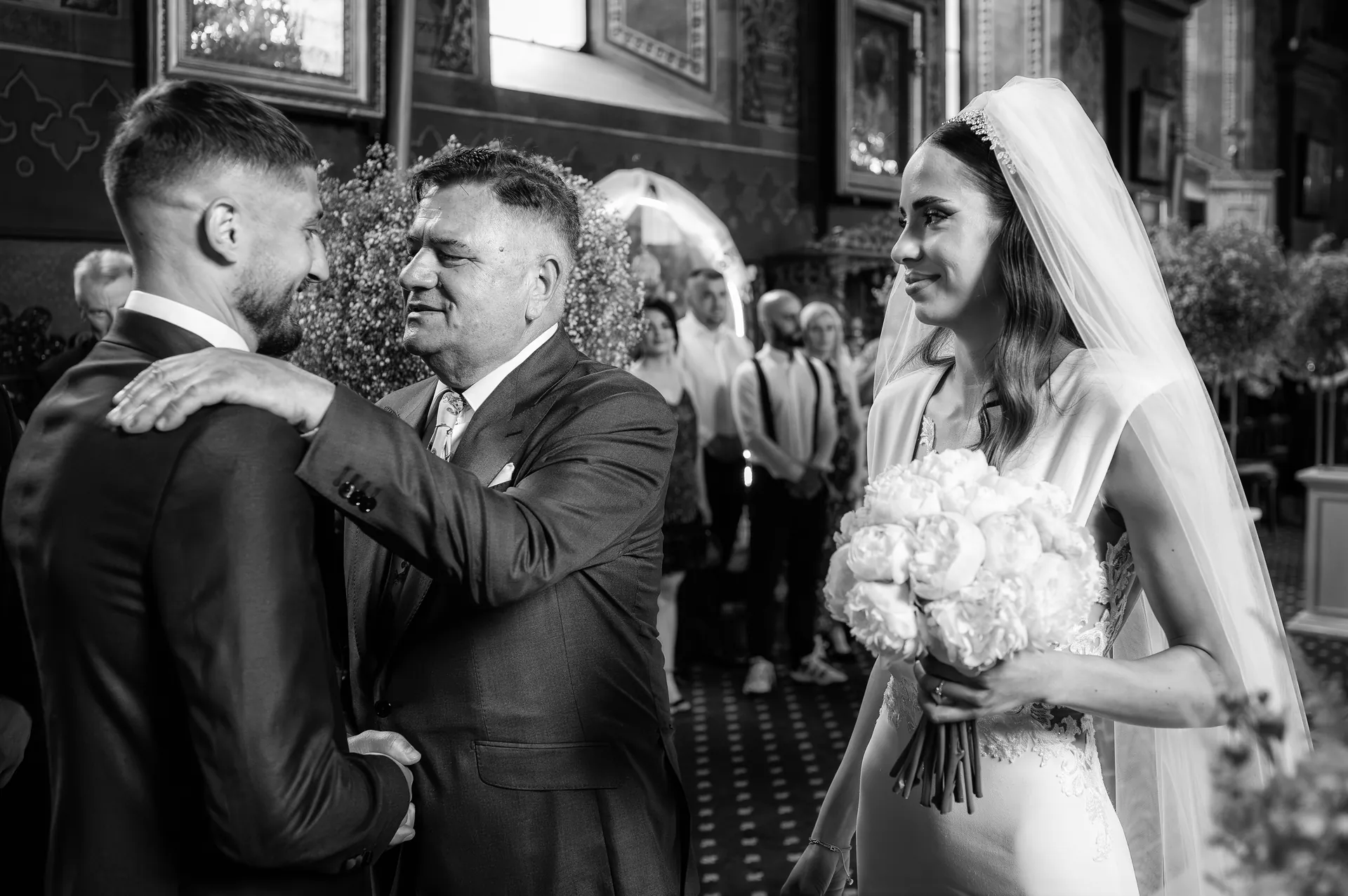 Sorina & Gicu — nunta brasov tatal imbratisare mire emotie — fotograf nuntă
