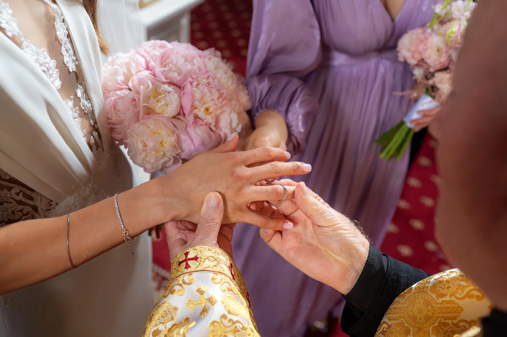 Sorina & Gicu — nunta brasov preot verigheta detaliu buchet — fotograf nuntă