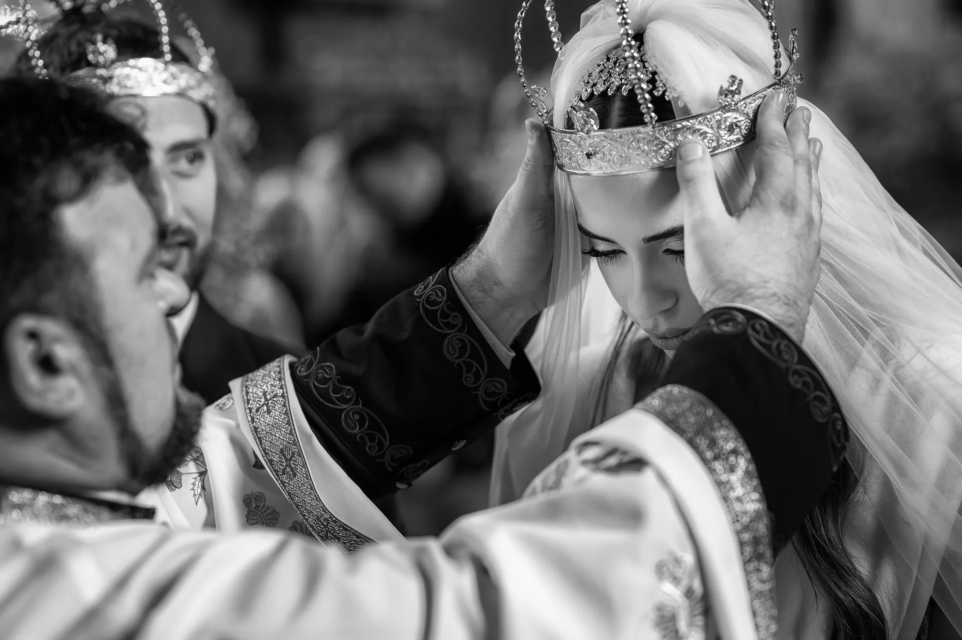 Sorina & Gicu — nunta brasov preot cununie coroana mireasa — fotograf nuntă