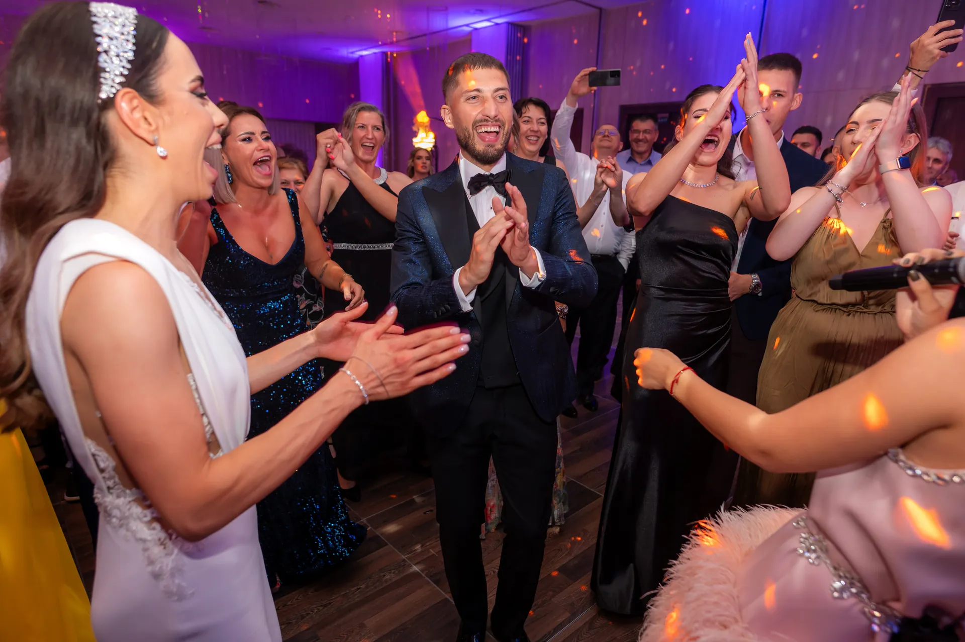 Sorina & Gicu — nunta brasov miri aplauze ring dans energie — fotograf nuntă