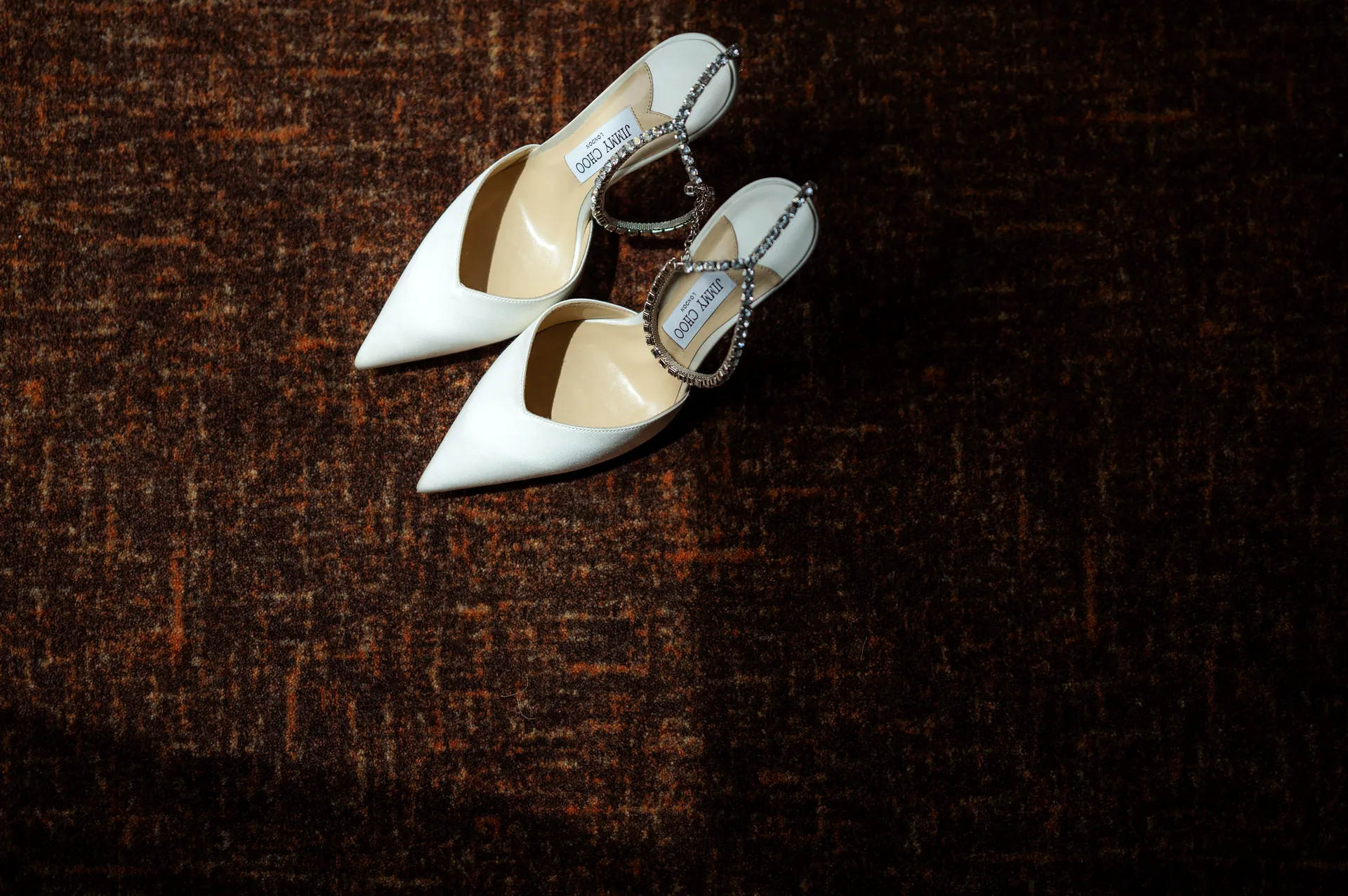 Sorina & Gicu — nunta brasov detalii pantofi mireasa jimmy choo — fotograf nuntă