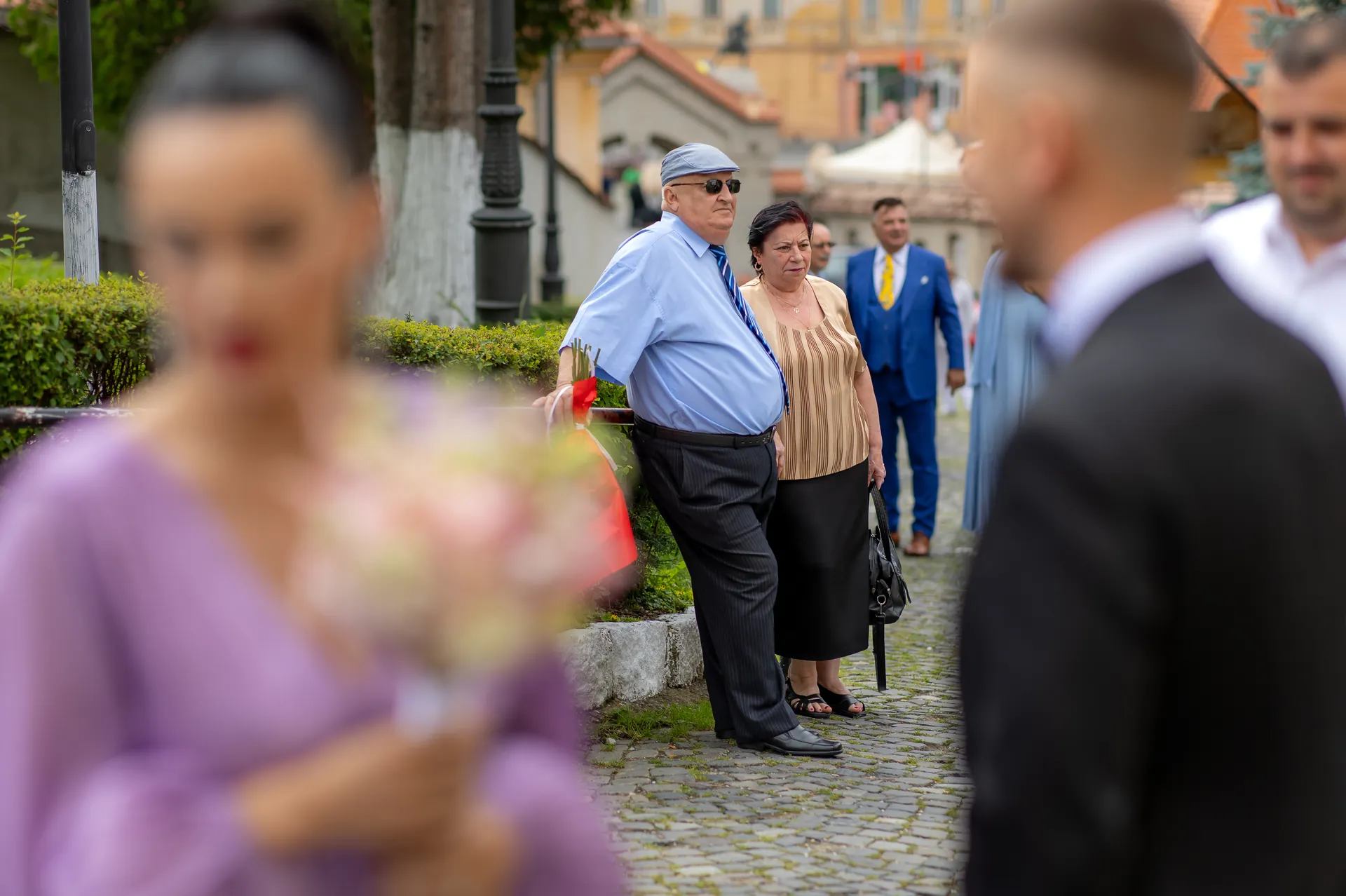 Sorina & Gicu — nunta brasov cuplu batran strada candid — fotograf nuntă