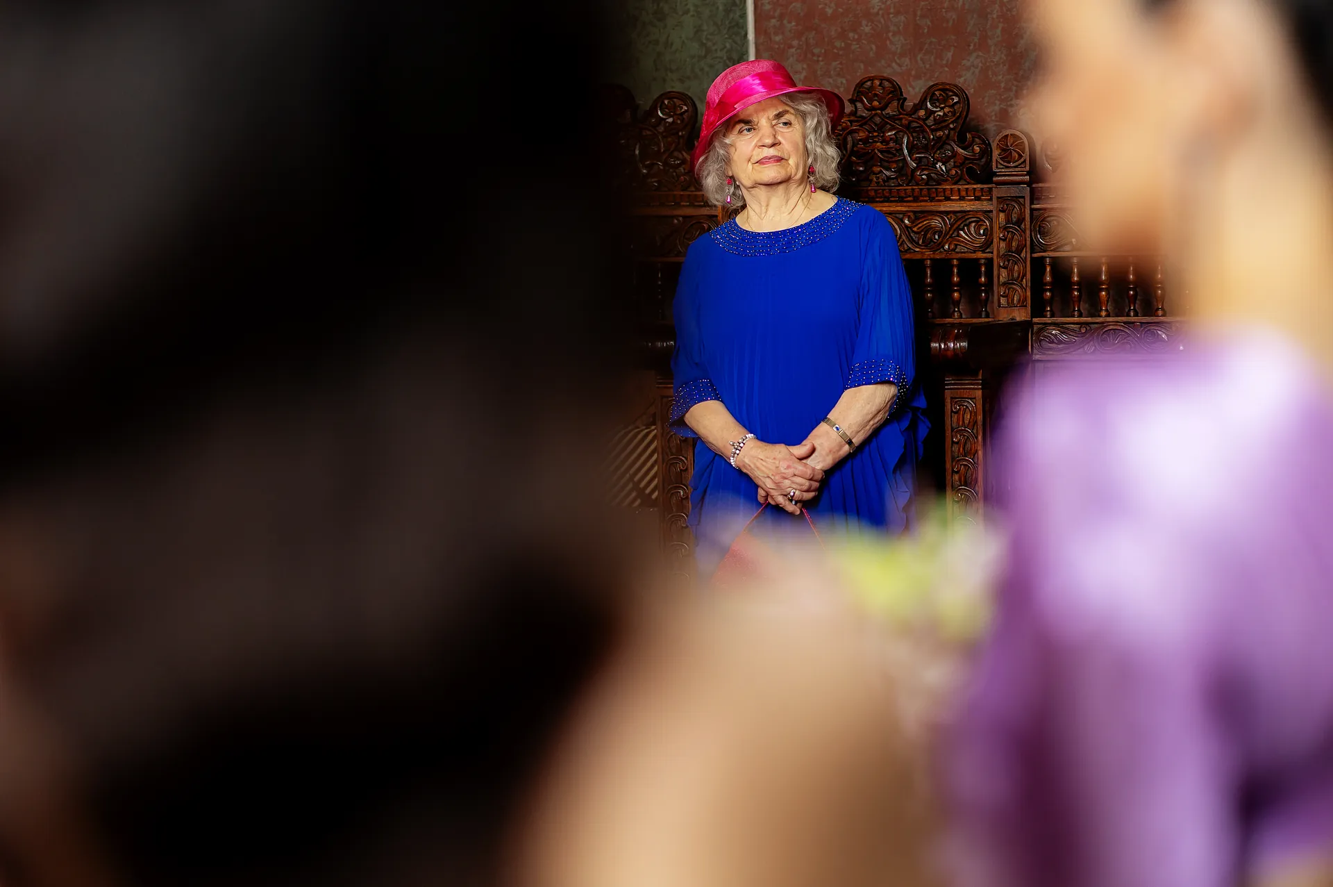 Sorina & Gicu — nunta brasov bunica palarie roz bancuta emotie — fotograf nuntă