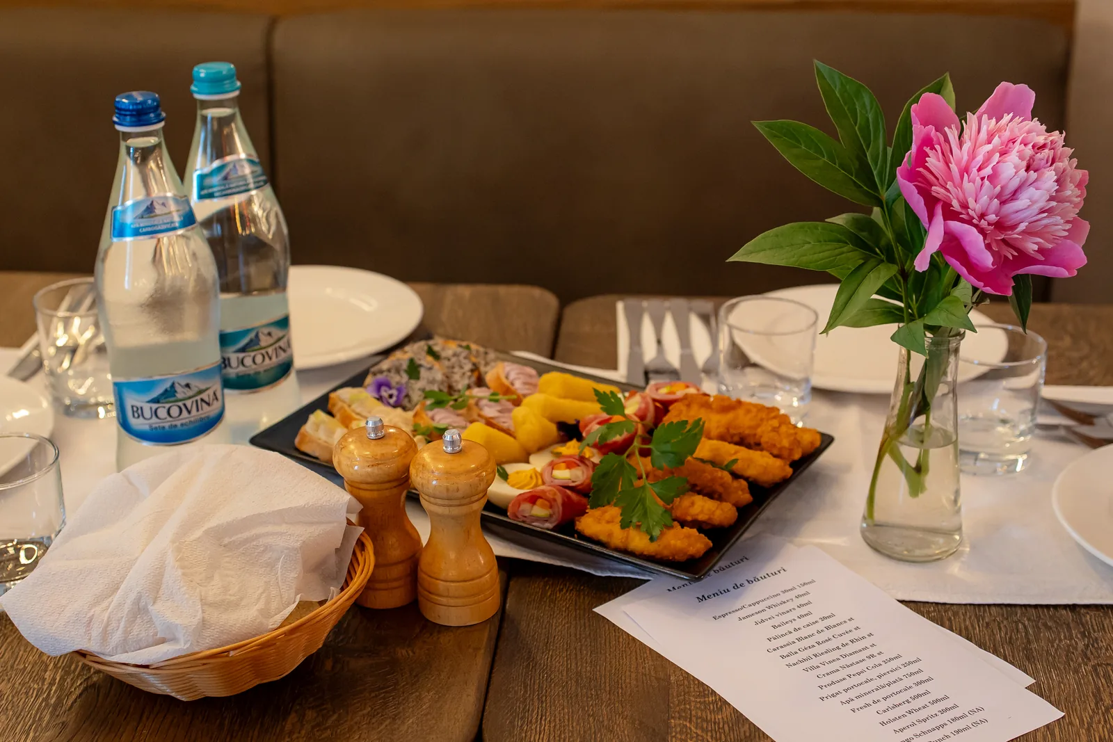 Botezul lui Ștefan — botez 1568 bistro cluj 1568 masa bujor meniu apa bucovina — fotograf botez