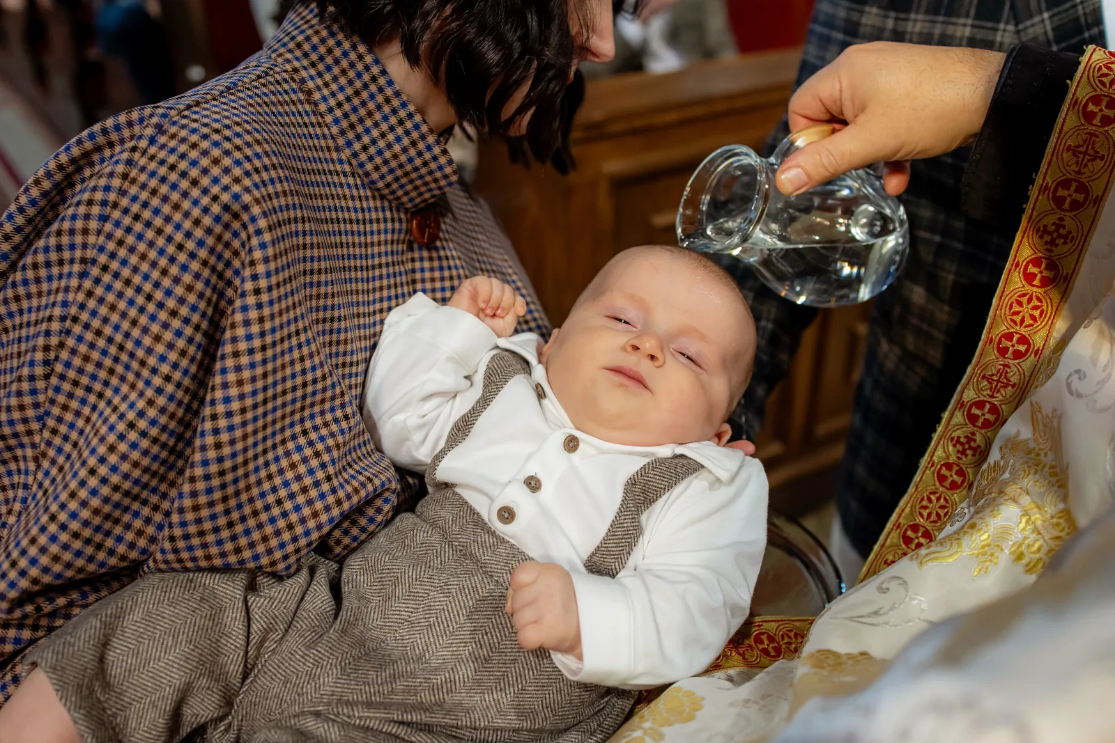 Botezul lui Ștefan — botez casa boema cluj stefan botez cristelnita apa momentul — fotograf botez