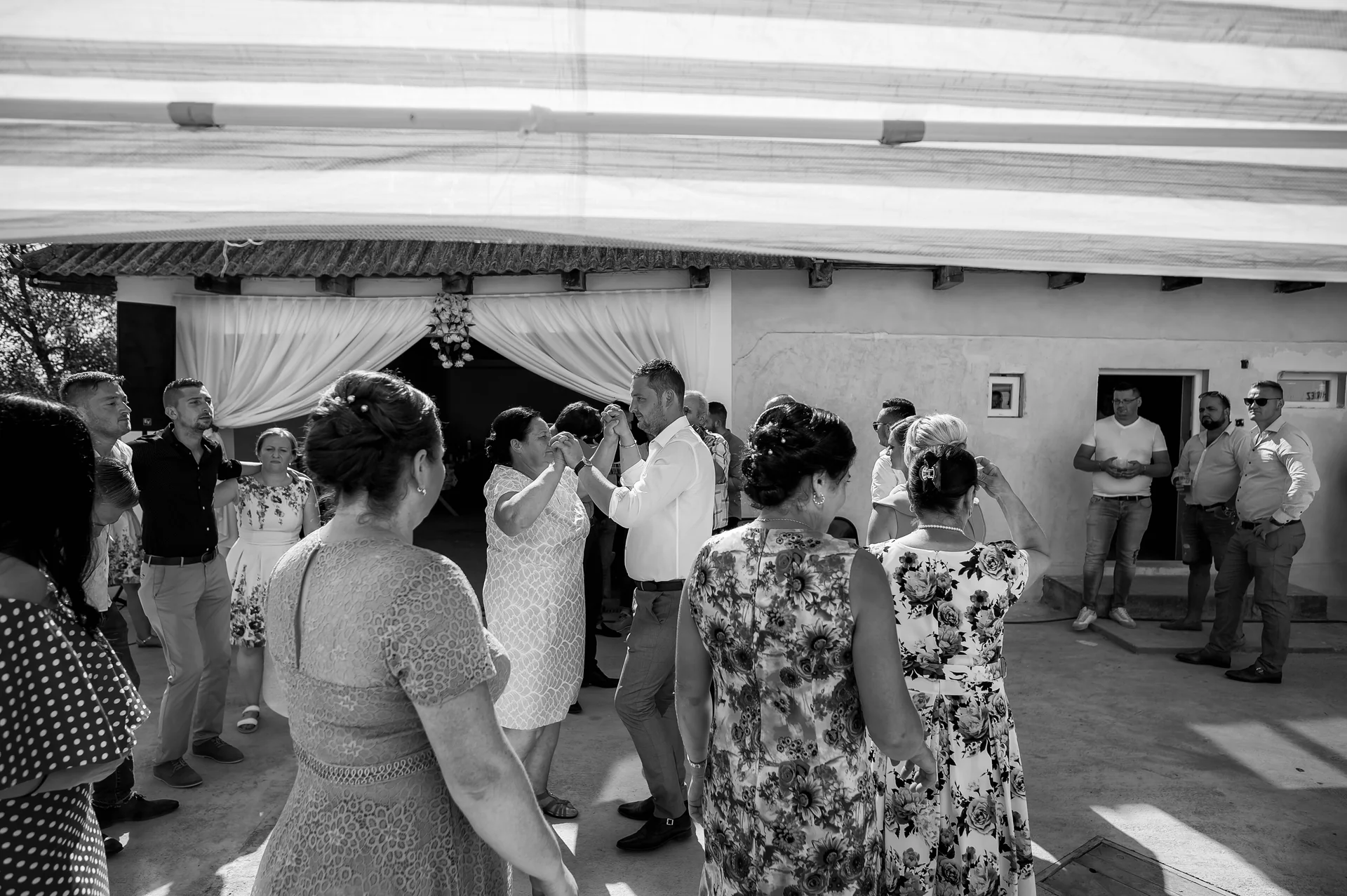 Vicky & Dimitri — nunta tarsolt negresti oas tradițional biserica ceremonie traditionala oas candid — fotograf nuntă