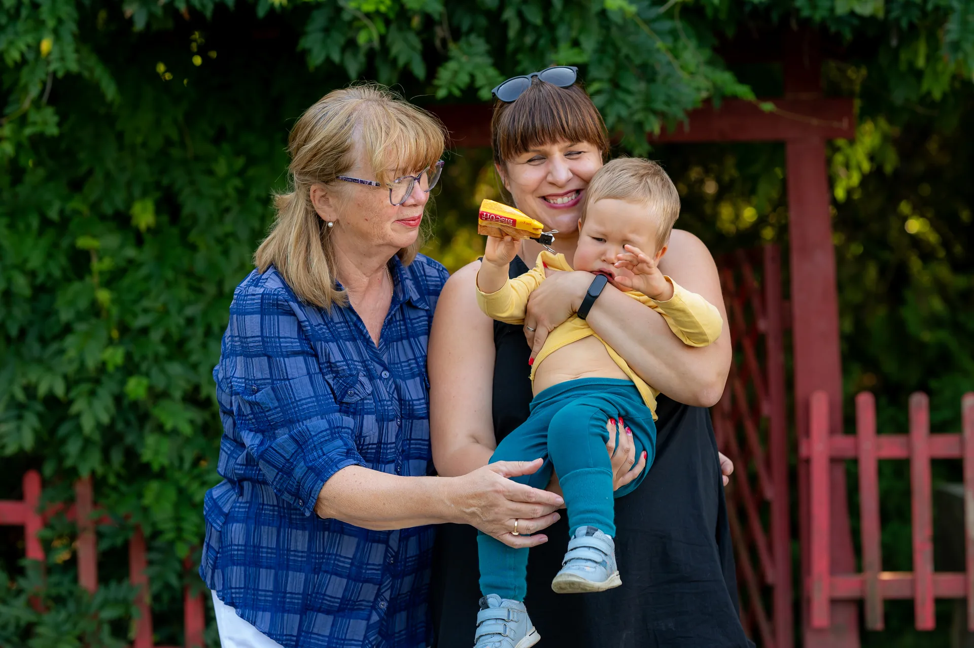 Vlăduț & bunica — familie vladut bunica cluj 08 — fotograf familie